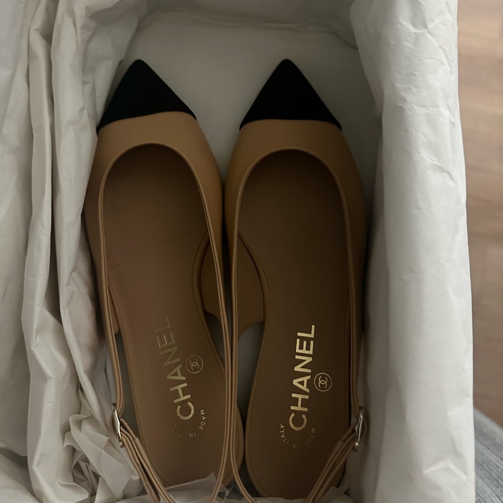 CHANEL Two-Tone Tan and Black Heels